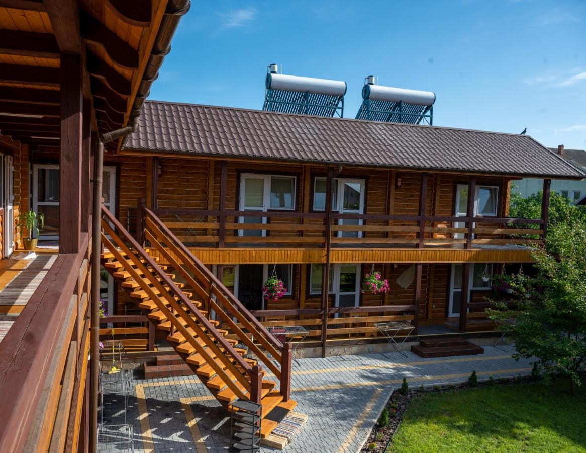 Rybatska 7 Hotel Tjornomorsk Eksteriør billede