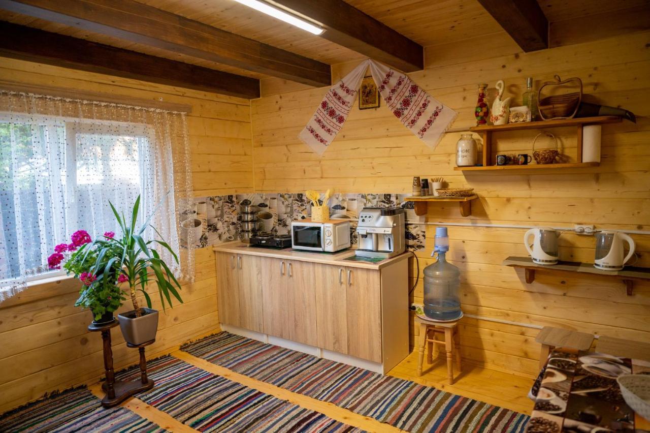 Rybatska 7 Hotel Tjornomorsk Eksteriør billede